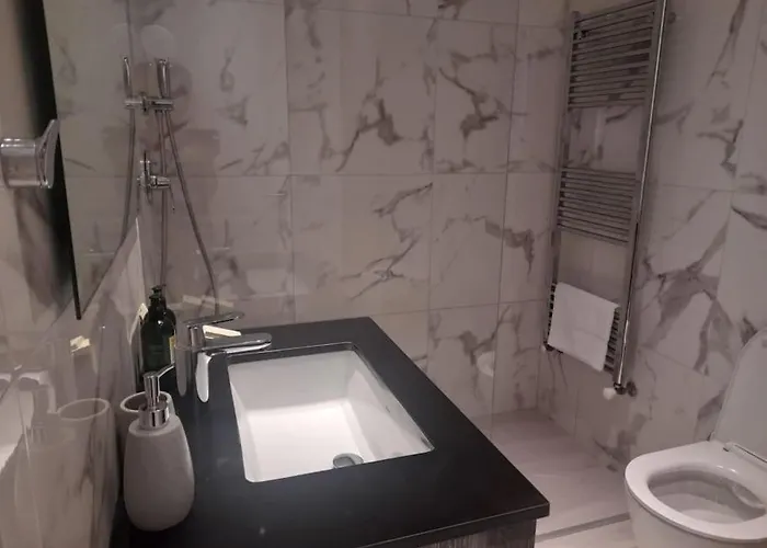 Apartment 360 Building - View 2 Bedroom *